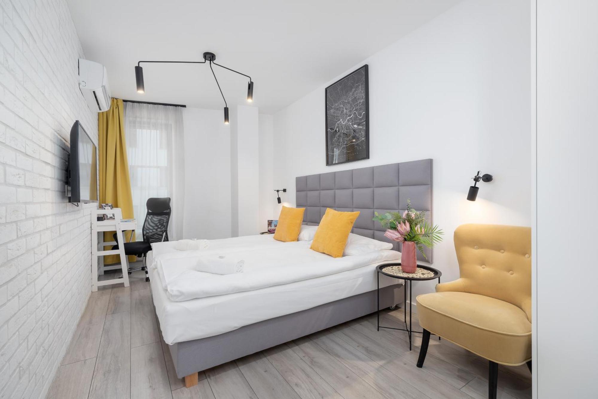 Apartment Cracow Miodowa 42 Elegant By Renters Krakau