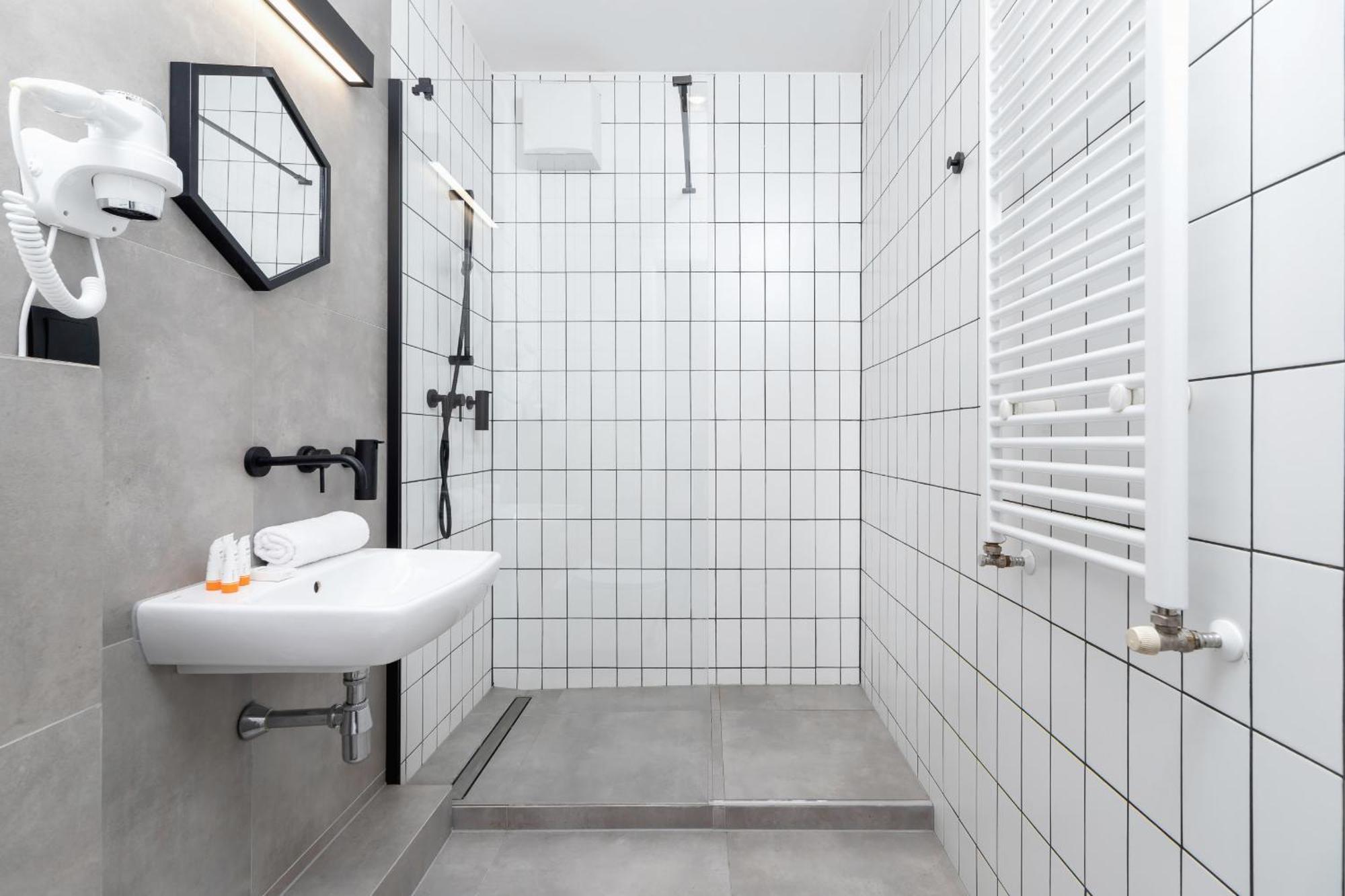 Cracow Miodowa 42 Elegant By Renters Apartment Krakow