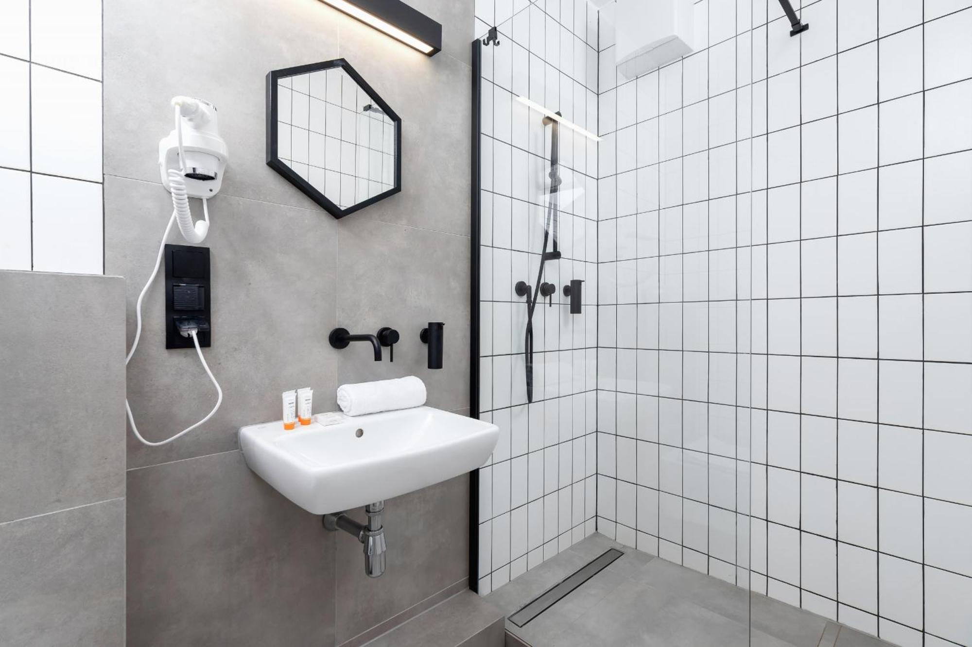 Apartment Cracow Miodowa 42 Elegant By Renters Krakow